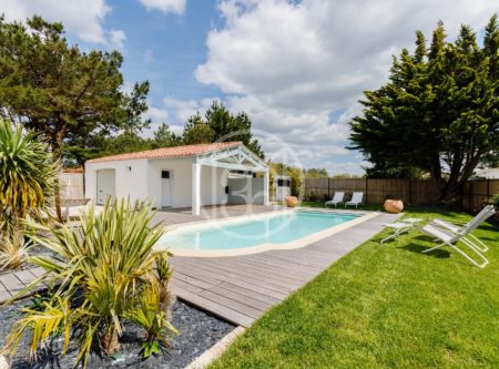 Near Saint-Gilles-Croix-de-Vie – renovated villa with pool - 20758VE