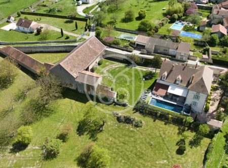 ALLIER, CHARROUX LUXURIOUS RENOVATED XVIIIth CENTURY MANOR HOUSE, SWIMMING POOL AND OUTBUILDINGS 7500 sqm LAND - 20712AU