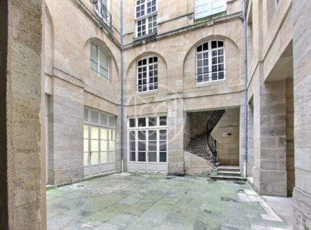 BORDEAUX GRAND THEATRE – APARTMENT WITH LIFT - 900935bxA