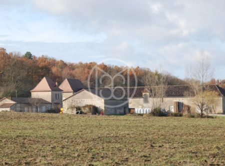 BEAUTIFUL ARCHITECTURAL COMPLEX – 40HA OF ROLLING COUNTRYSIDE - 900972bx