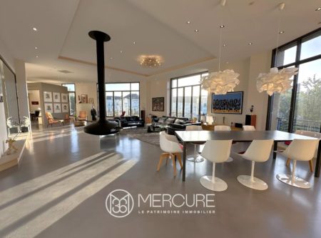 EXCEPTIONAL LOFT WITH PATIO - 9791MPO
