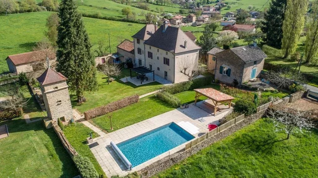 HouseLevel 3, View Country, Position east west, General condition Good, Kitchen Separate fitted, Heating … - 1452EL