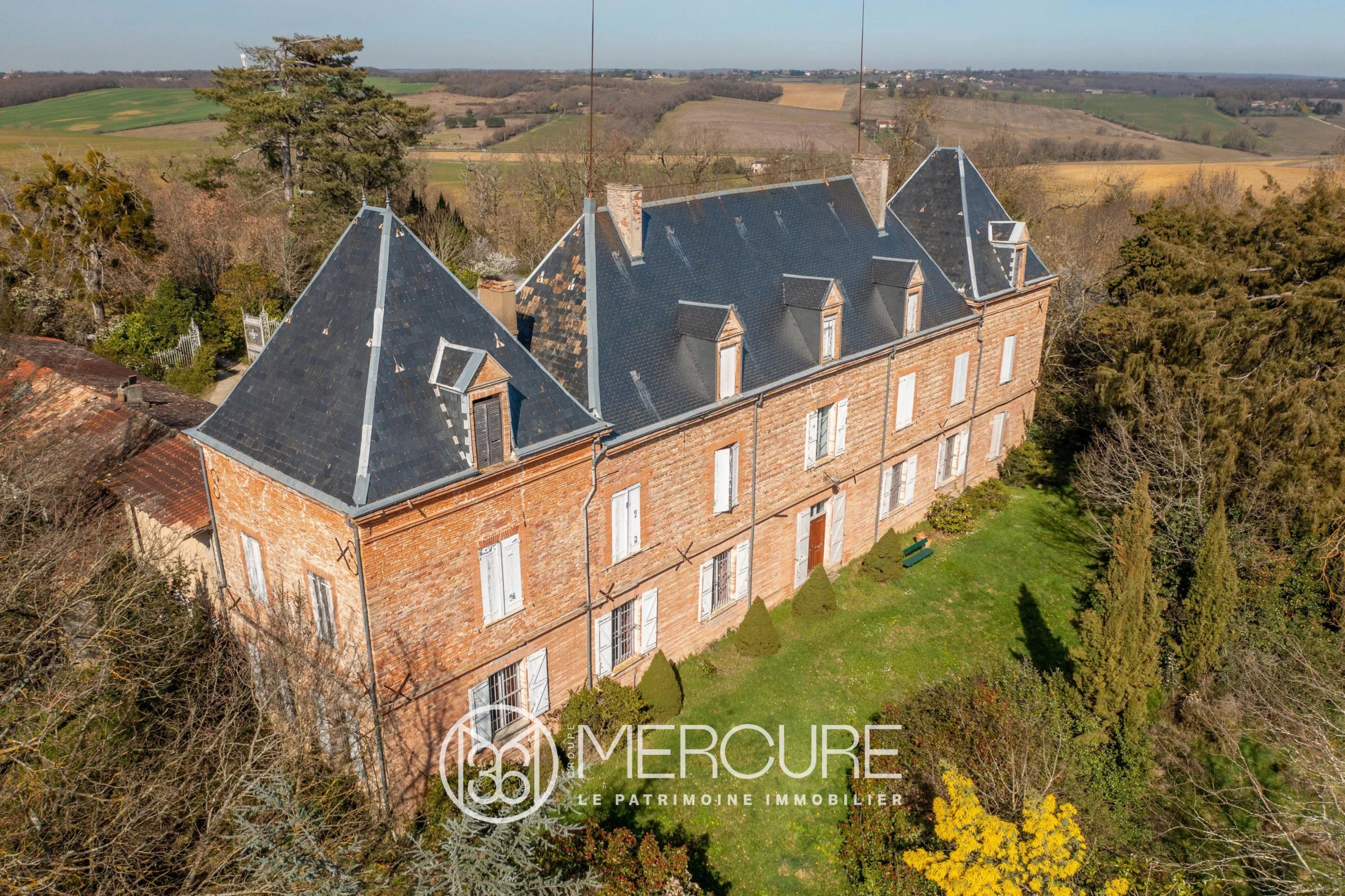 CHATEAU XVIII EME – PARC DE 2.2 HECTARES - 8865TS