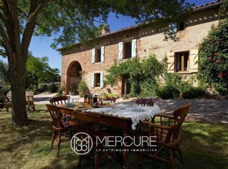 BEAUTIFUL RESTORED PROPERTY – SWIMMING POOL - RE7944TS