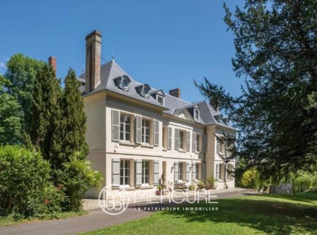 AISNE – CHÂTEAU XVIII° SIECLE ET DEPENDANCES DANS UN PARC CLOS DE 1.8HA - 80582PI
