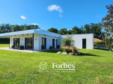 ALLIER, NEAR VICHY, BELLERIVE SUR ALLIER, LUXURIOUS VILLA 2018 OF 205 sqm IN 7 MAIN ROOMS. TERASA OF 2400 sqm. - 20833AU