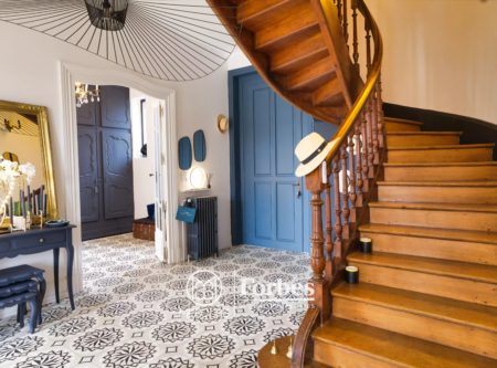 A 15min Place de Jaude, Manoir rénové de 240m², 6 chambres, vue imprenable. - 20678AU