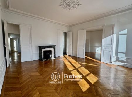 Appartement lumineux T5 de 130m² avec stationnement et cave - 21059AU