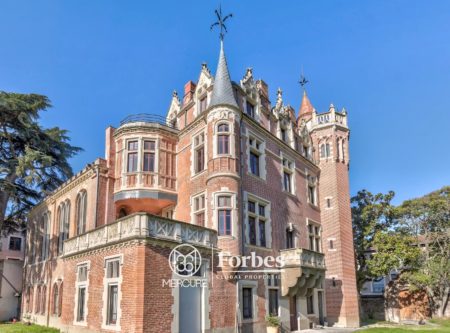3-ROOM FLAT DUAL PURPOSE IN A LISTED HISTORIC CHATEAU - 9098TS