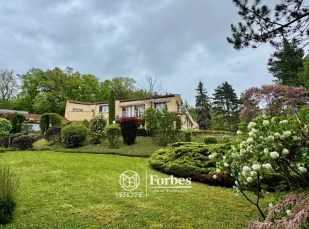 Maison d’architecte de  450m² avec dépendances, tennis et piscine - 20677AU