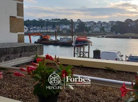 Audierne, face au port, appartement T3 de 86.94 m² avec terrasse de 102 m² - 21245BR