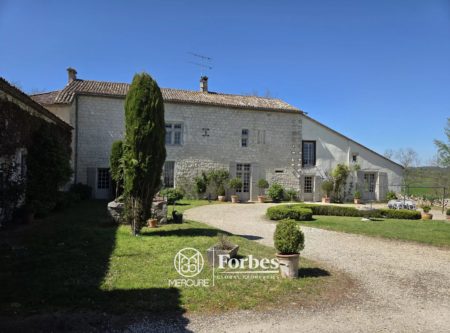 15TH CENTURY FORTIFIED HOUSE WITH SWIMMING POOL AND OUTBUILDINGS – DURAS (47) - 900913bx