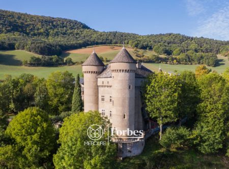 14TH CENTURY CASTLE – POOL AND TENNIS COURT - 9088TS