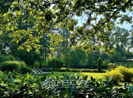 Centre of France, Confidential sale of a magnificent chateau with outbuilding - 21002CL