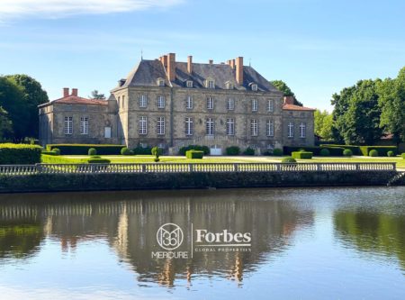 West of France, Magnificent 18th-century chateau, listed as a Historic Monument, set in the heart of a 42-hectare estate. - 21197VE