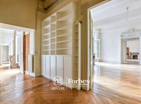 GRAND APPARTEMENT T6 DANS UN BEL HOTEL PARTICULIER - 9111TS