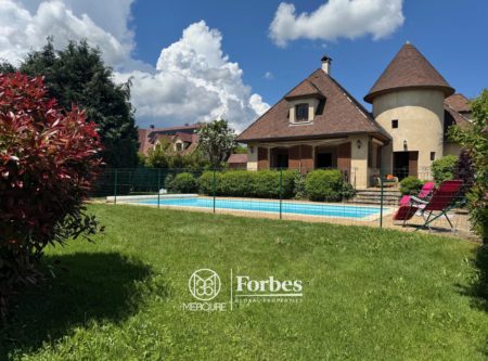 Family home with terrace and swimming pool on 1848 sqm of land, 12 min from Clermont-Ferrand - 21213AU