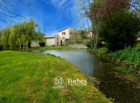 CHARMING PROPERTY WITH RIVER AND POOL - 9711PO