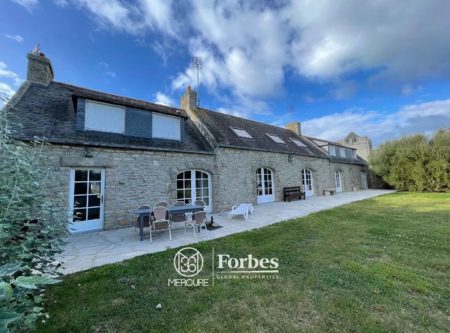 BRETAGNE – GRANDE LONGERE EN PIERRES DE 230 M² SUR PARC DE 4500 M² - 20973BR