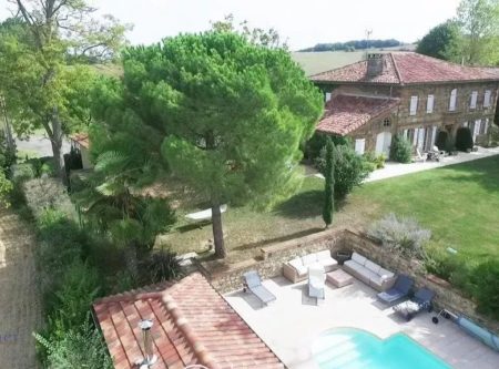 MANSION – PARK AND SWIMMING POOL - 9181TS