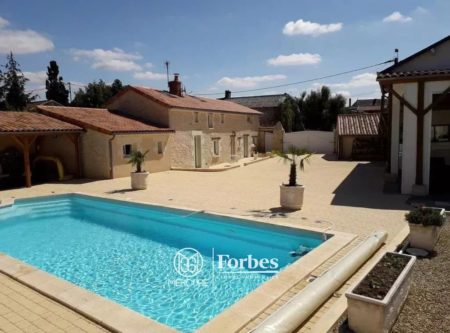 LONGERE avec PISCINE et SPA - 10128PO