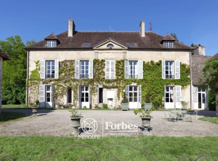 Château inscrit Monument Historique et ses 7 hectares de parc, bois, pré et rivière - 21208VA