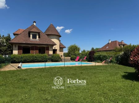 Family home with terrace and swimming pool on 1848 sqm of land, 12 min from Clermont-Ferrand - 21213AU