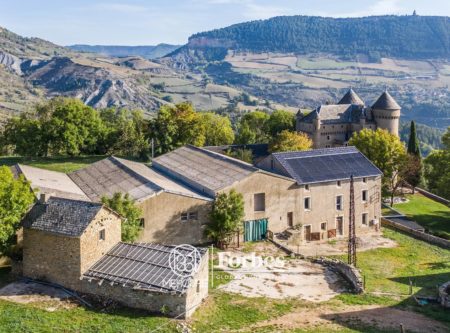 AUTHENTIC FARMHOUSE TO RENOVATE FACING THE CASTLE - 9087TS