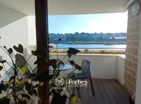 Audierne, face au port, appartement T3 de 86.94 m² avec terrasse de 102 m² - 21245BR