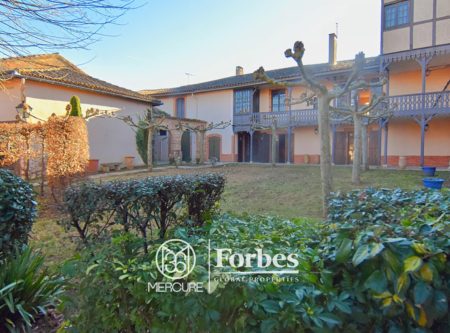 BEAUTIFUL VILLAGE HOUSE – GARDEN - 9126TS