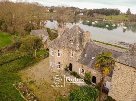 Bretagne,  Magnifique manoir rénové – face à la mer - 21047BR