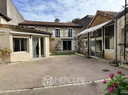 MAISON de 160 M² avec DEPENDANCES - 9905PO