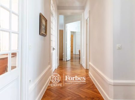 Très bel appartement 7 pièces 196,55m2 à deux pas de l’abbaye d’Ainay - 4946LY