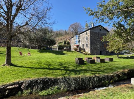 Exceptional Property Near Clermont-Ferrand – Charming Estate with Renovated Guesthouses and Outbuildings - 21212AU