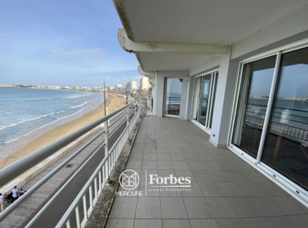 Prestigious flat with terrace and panoramic views over the bay of Les Sables d’Olonne - 10144PO