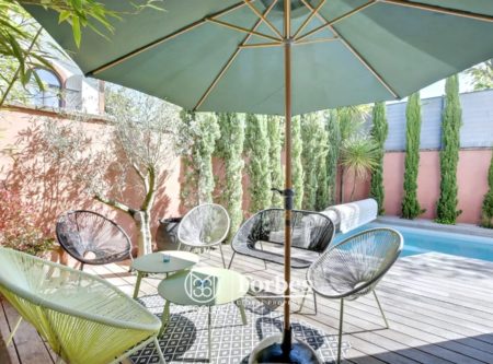 BELLE MAISON DE VILLE – JARDIN ET PISCINE - 9134TS