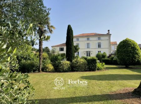 PROPRIETE AVEC DEPENDANCES ET PISCINE - 10174PO