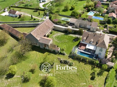 ALLIER, CHARROUX LUXUEUSE MAISON DE MAITRE XVIIIème RENOVEE, PISCINE ET DEPENDANCES TERRAIN DE 7500m² - 21301AU
