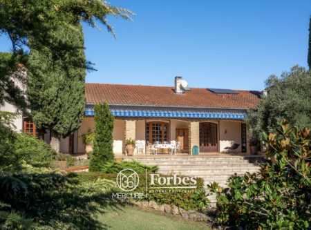 MAISON FAMILIALE EN POSITION DOMINANTE - 8895TS