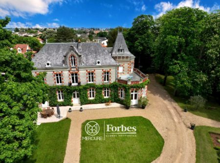 PROPRIETE AVEC DEPENDANCES ET PISCINE - 10146PO