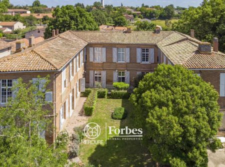 AUTHENTIQUE PROPRIETE DU XVIIe AU COEUR DU VILLAGE - 9189TS