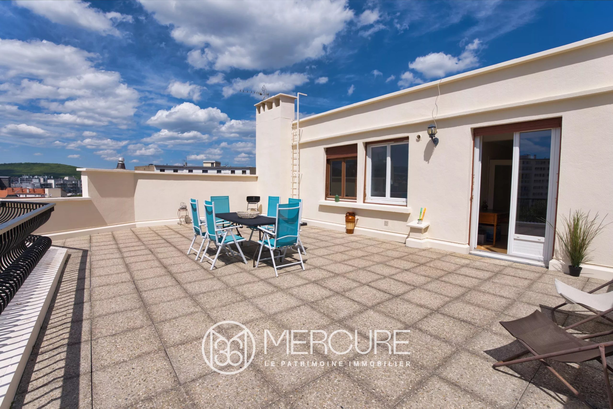 6 bedrooms Townhouse and a 2 bedroom apartement,  292sqm, large terrace, garden, near Jardin Lecoq and schools - 20858AU