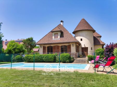 Maison de famille avec terrasse et piscine sur un terrain de 1848m2, à 12 min de Clermont-Ferrand - 21213AU