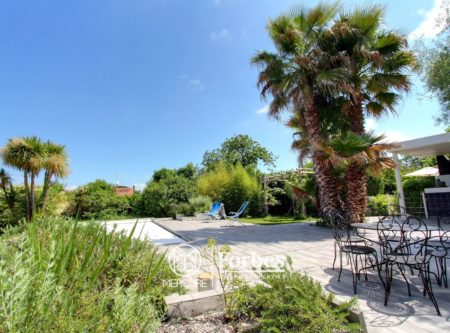 BEAUTIFUL HOUSE WITH LARGE GARDEN AND A POOL - 9198TS