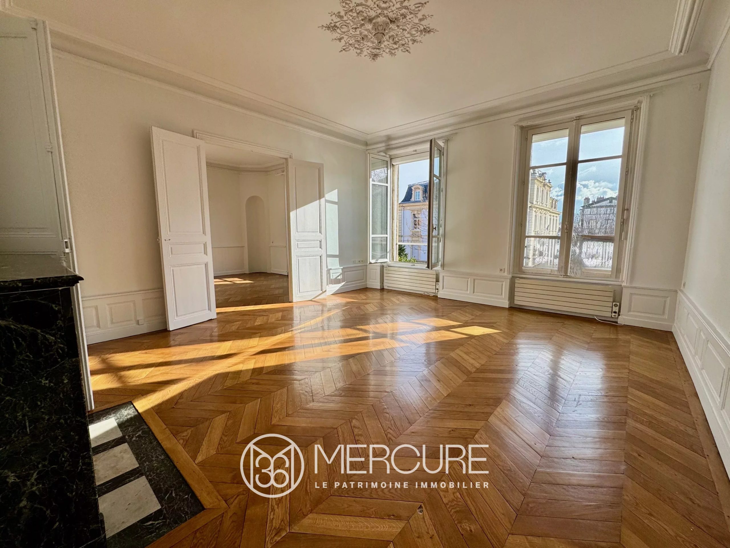 Bright 130sqm T5 flat with parking and cellar - 21059AU