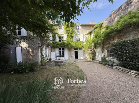 MAISON DE VILLE AVEC JARDIN ET COMMUNS - 10155po