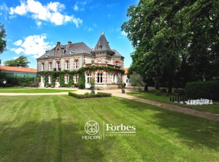 PROPRIETE AVEC DEPENDANCES ET PISCINE - 10146PO