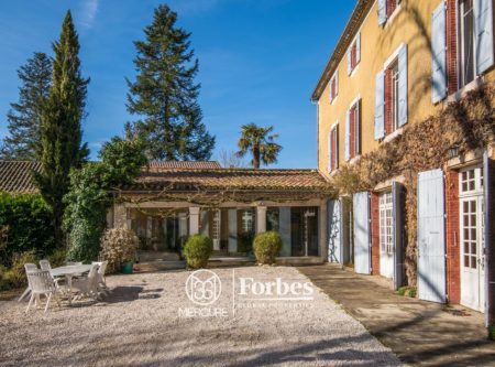 CHARMING PROPERTY IN AN ENCLOSED PARK - 8944TS