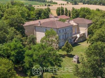 PROPRIETE DE CARACTERE AU COEUR DU PAYS DE COCAGNE - 9200TS