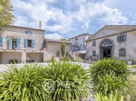 RENOVATED FORMER COACHING INN – POOL AND OUTBUILDING - 9178TS